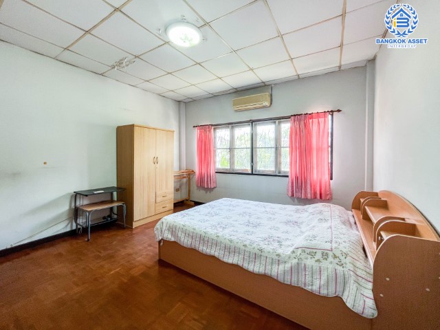 *****ทาวน์เฮ้าส์มือสองนนทบุรี ม.นันทนาการ์เด้นท์ 1 ท่าอิฐ บนเนื้อที่มากถึง 21.3 ตร.ว. ฟังก์ชัน 2 ห้องนอน 2 ห้องน้ำ 1 ที่จอดรถ แถมฟรี! 2 เครื่องปรับอากาศ ทำเลดี เชื่อมต่อถ.ราชพฤกษ์, ถ.รัตนาธิเบศร์ ใกล้รถไฟฟ้าสายสีม่วง "สถานีบางรักน้อยท่าอิฐ" และทางด่วน "งามวงศ์วาน"